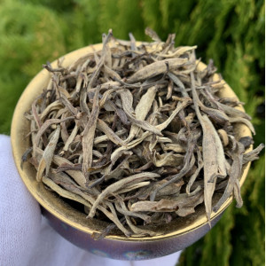 Белый чай Я Бао Пуэрные почки из молодых деревьев 100 г